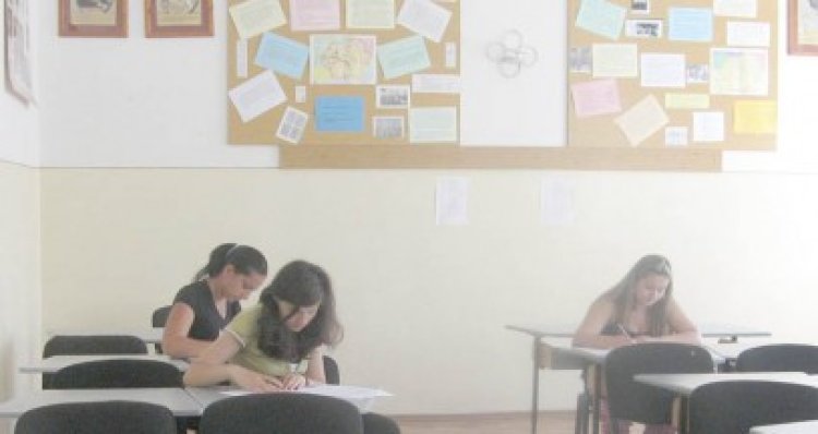 Evaluarea naţională a elevilor de clasa a VIII-a începe luni